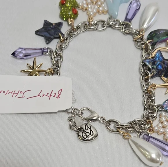Betsey Johnson Charm Bracelet #959 - Picture 16 of 16